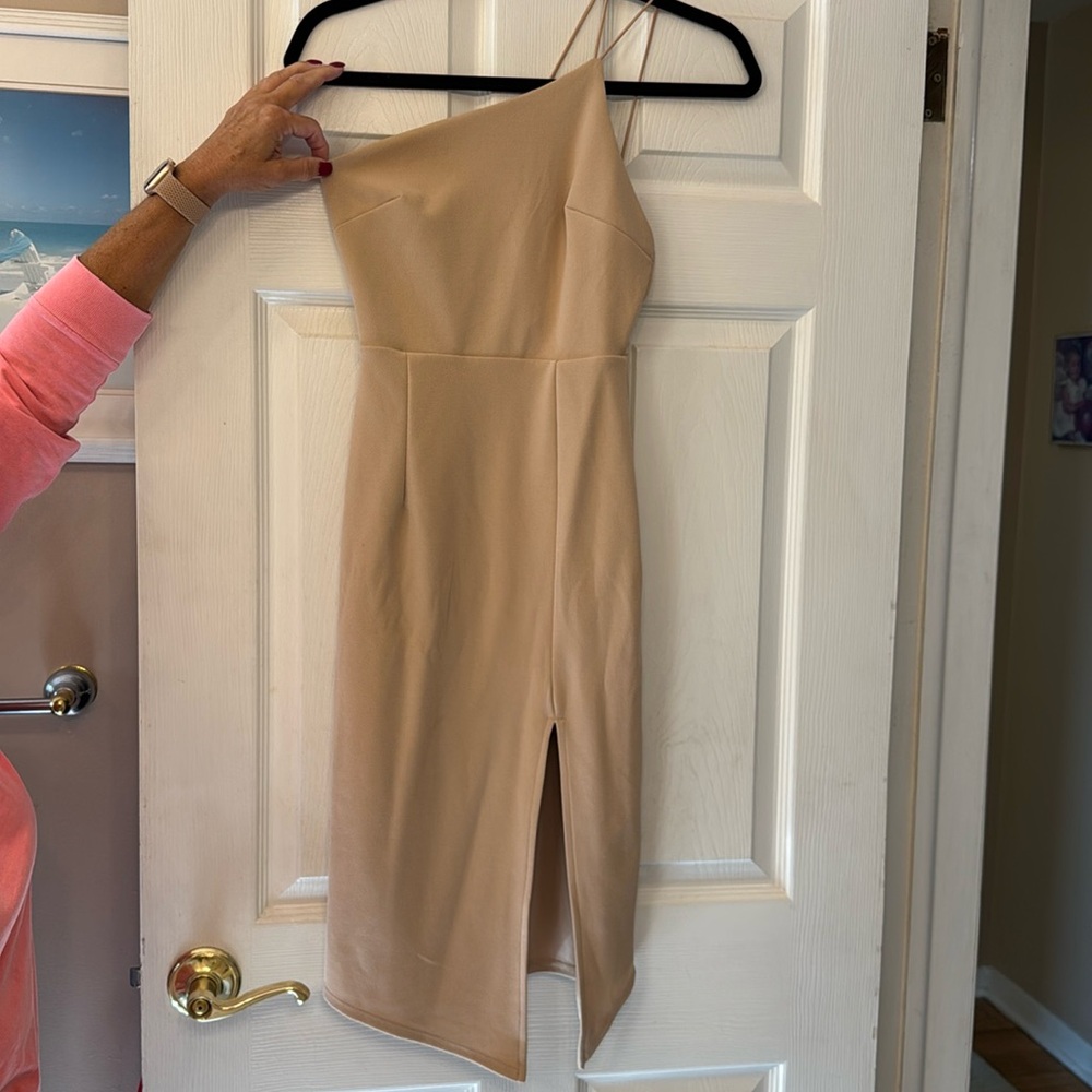 XS tan/ beige dress, midi length. Worn once. Great condition. From Lulus